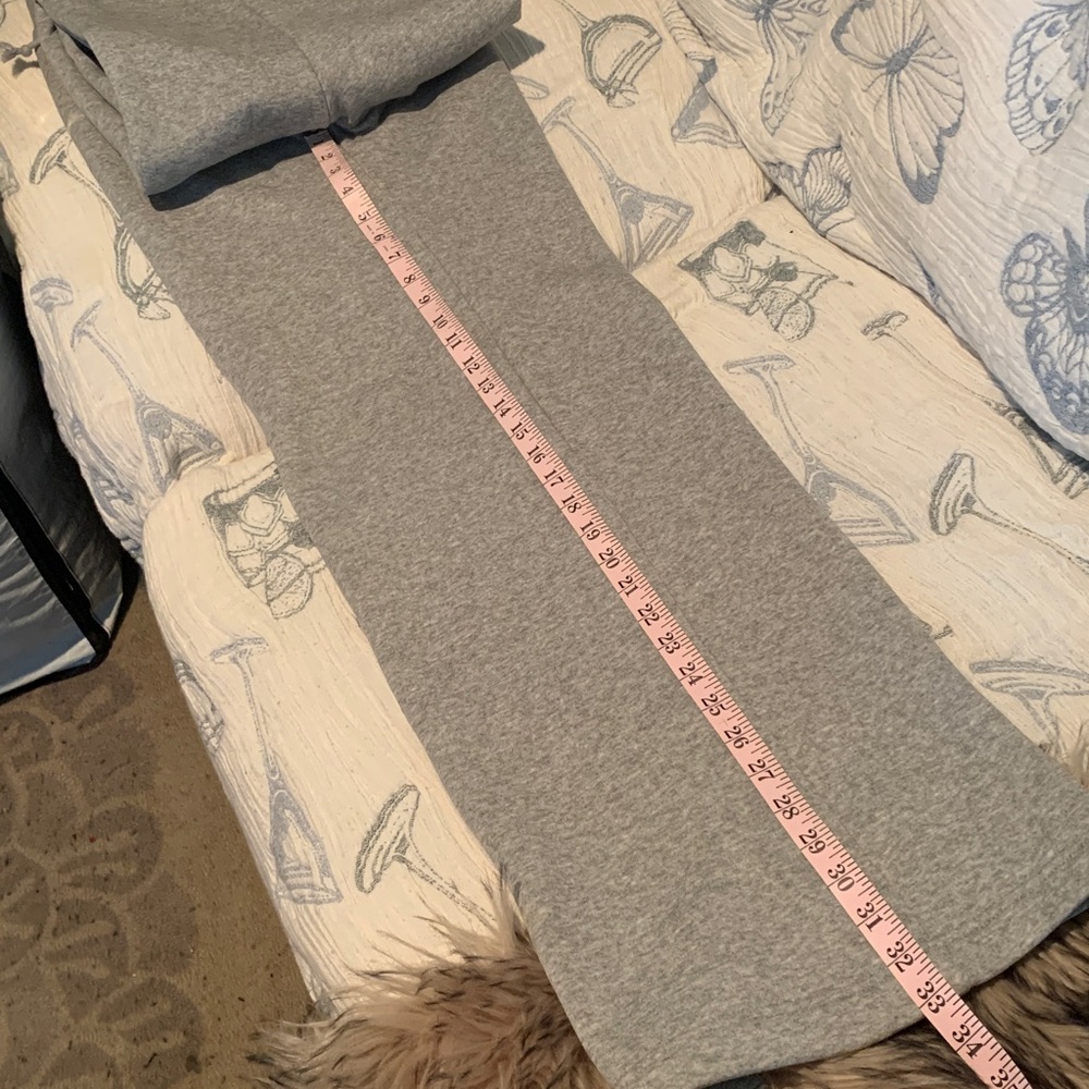 Nike Sportswear Phoenix
Fleece High-Waisted
Wide-Leg Sweatpants - Picture 13 of 14